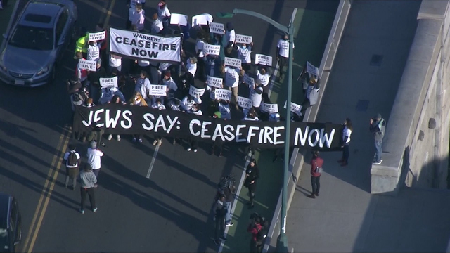 Jewish organization calling for ceasefire in Gaza blocks traffic on Boston University bridge - Vimarsana News