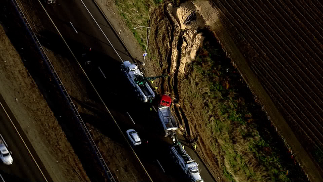 Big rig crash jams I-5 traffic near SMF - Vimarsana News