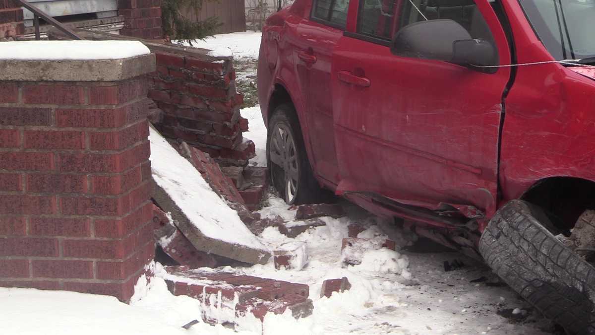 Police chase in New Castle leads to 2 crashes