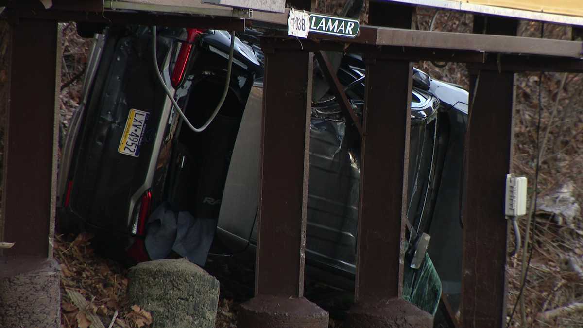 Penn Hills twovehicle crash flips car, injures 1 person