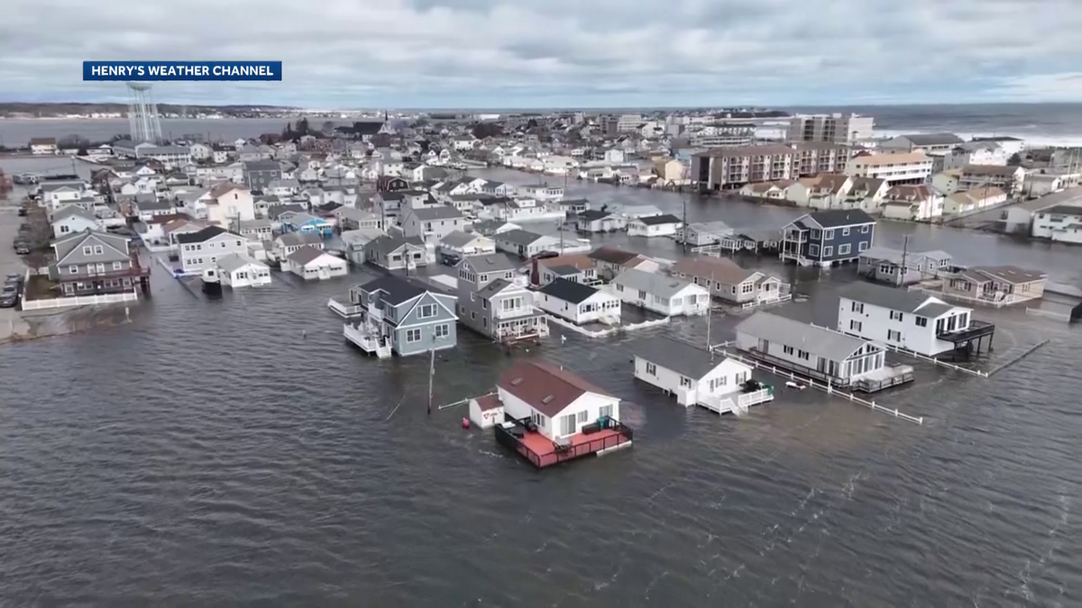 High tide causes roads in Hampton Beach, other NH towns to flood