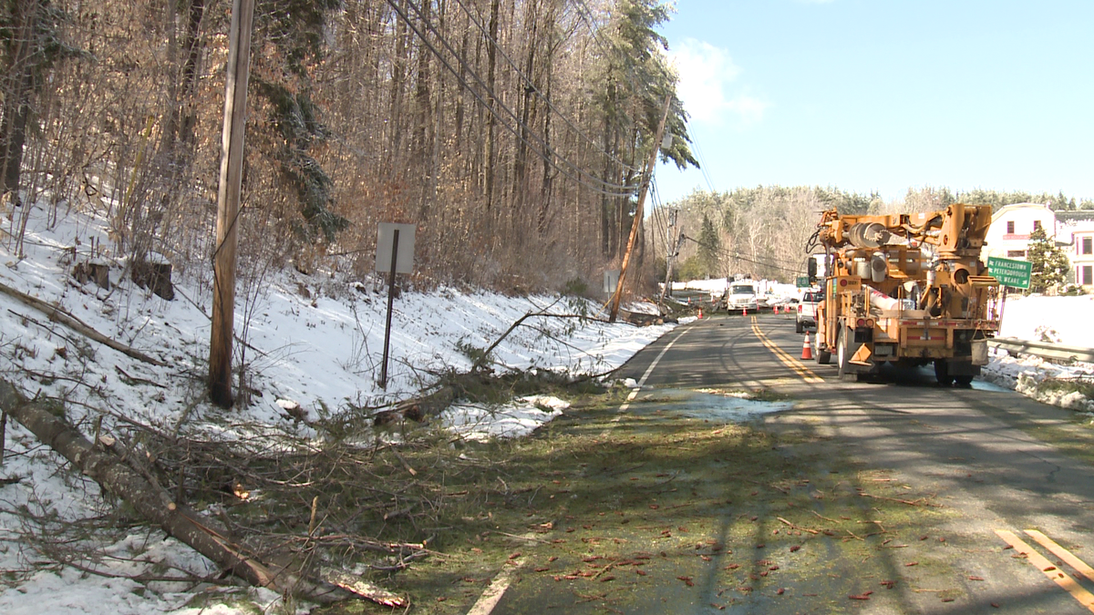Storm damage closes roads, many without power in New Boston, NH