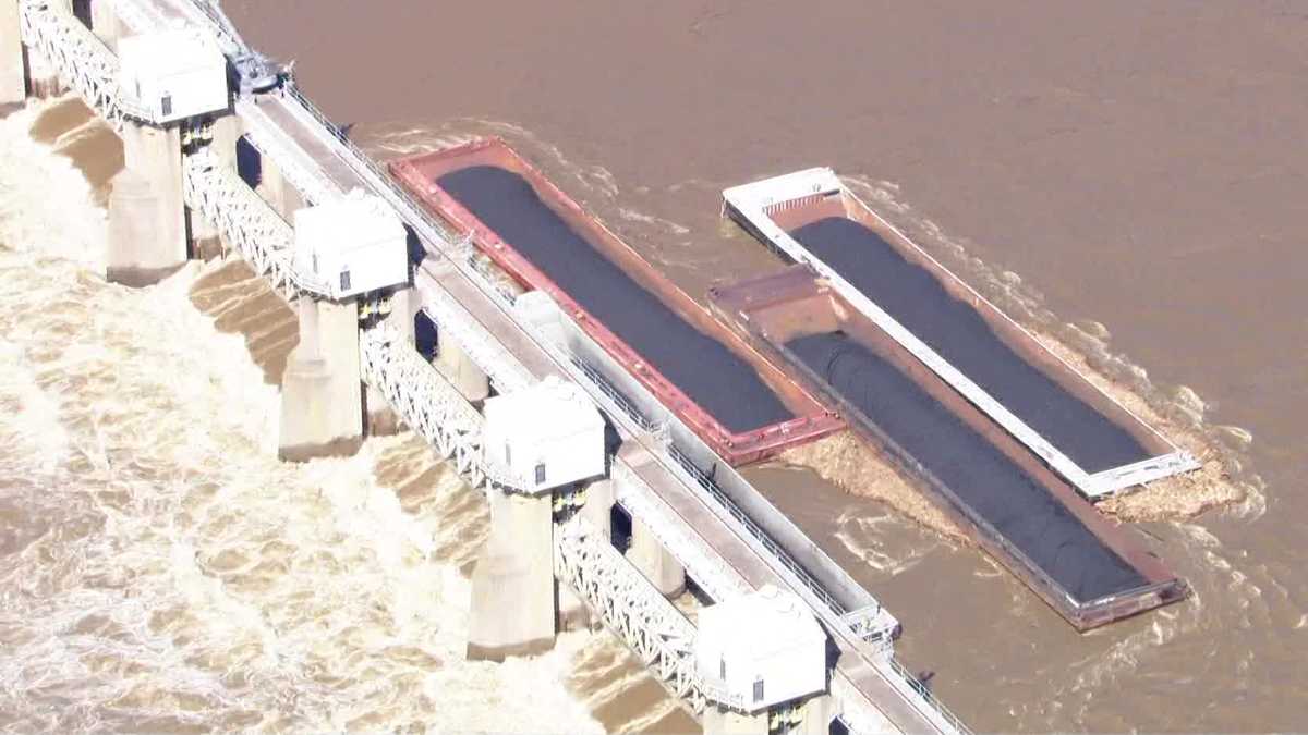 26 barges break loose, float uncontrolled down Ohio River