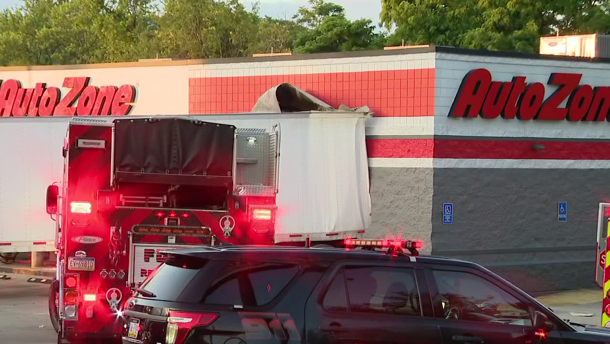 Tractortrailer crashes into AutoZone in North Versailles
