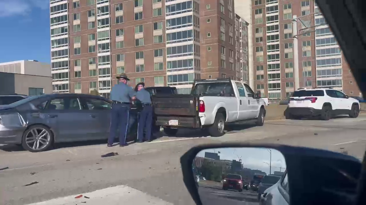 Massachusetts State Police cruiser involved in 5-vehicle crash on Mass ...