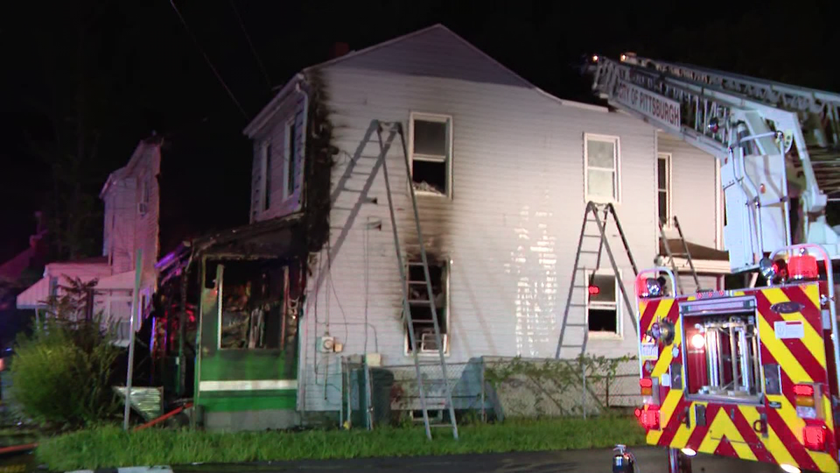 Fire spreads from one Pittsburgh home to another