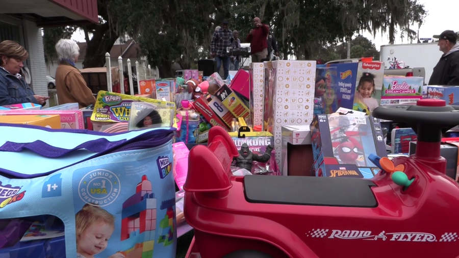 McIntosh County's sheriff-elect holds 13th annual Toy Giveaway