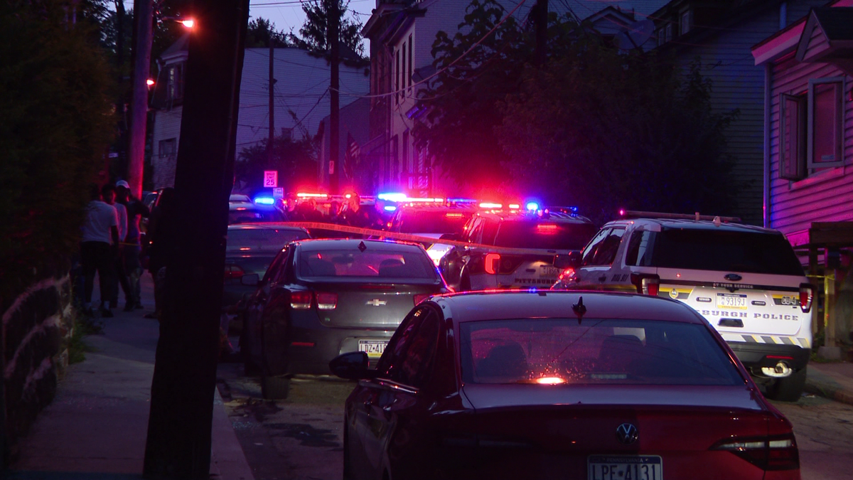 Man shows up at Pittsburgh hospital with gunshot wound