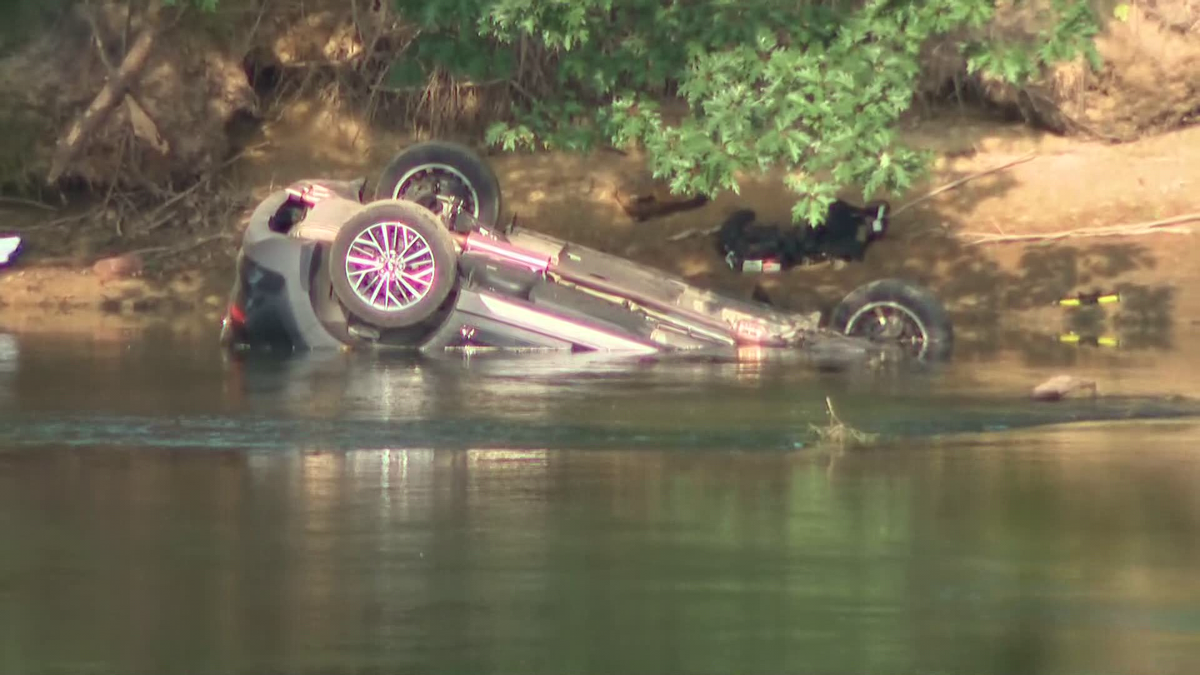 1 dead after car crashes into Merrimack River in Manchester, NH