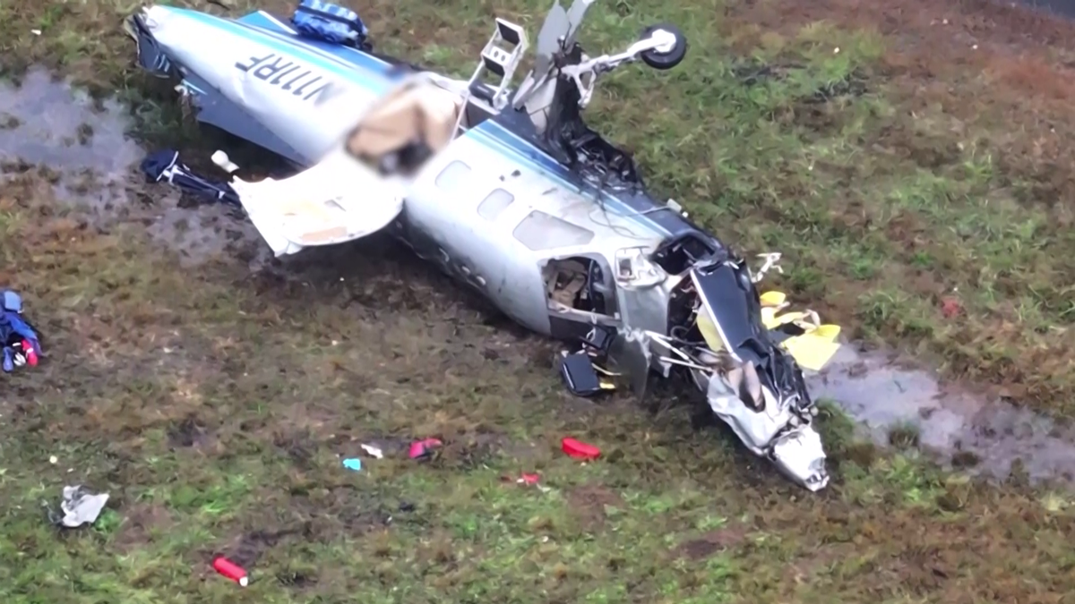 2 dead after plane crashes on Interstate 195, catches fire in Dartmouth,  Massachusetts
