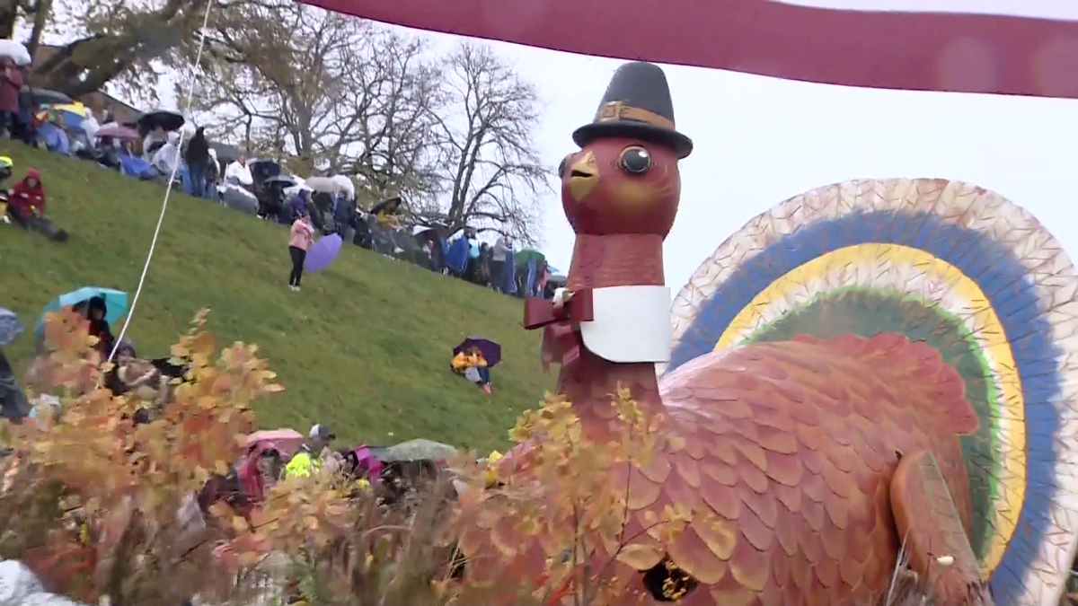 Plymouth Thanksgiving parade boosts local businesses