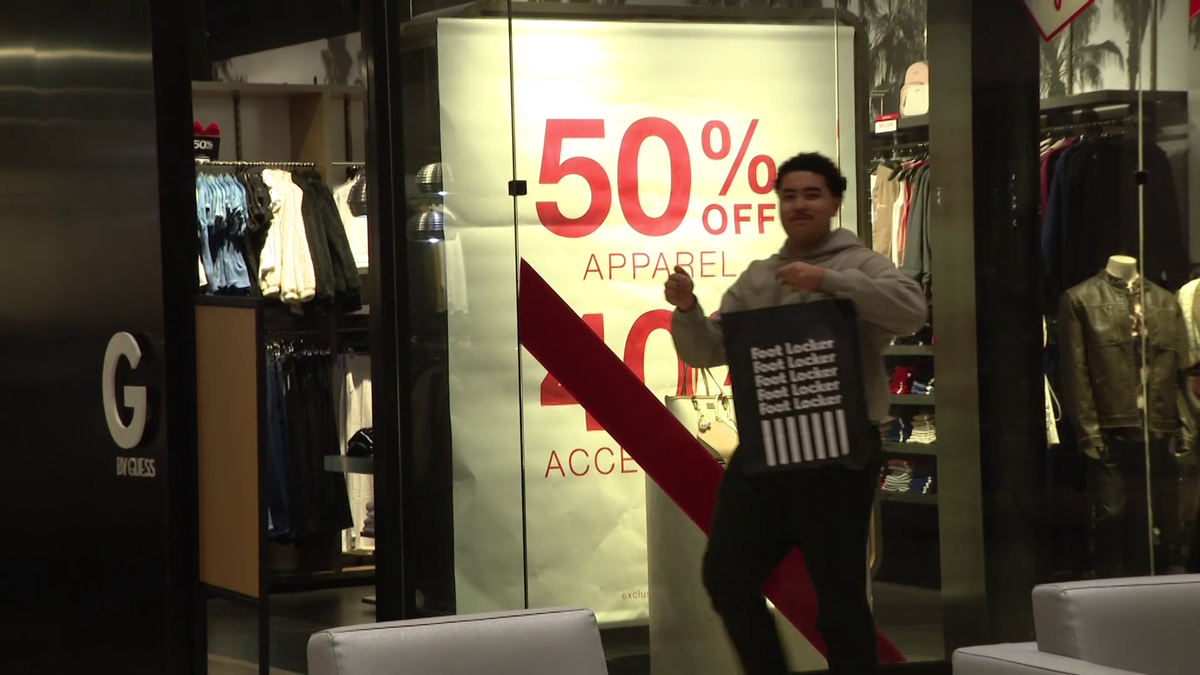 Black Friday kicks off holiday shopping season at Massachusetts stores