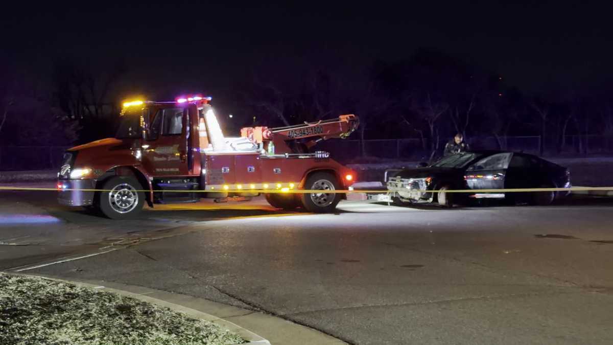 1 dead, 3 rescued after car pulled from northwest Oklahoma City pond