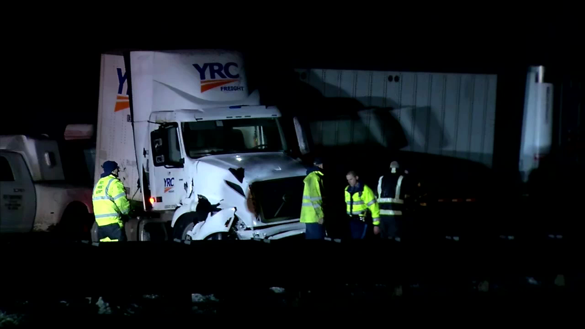 1 dead in Mass Pike crash involving tandem tractortrailer