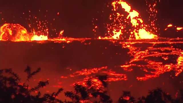 Watch awesome night eruption of Kilauea Volcano