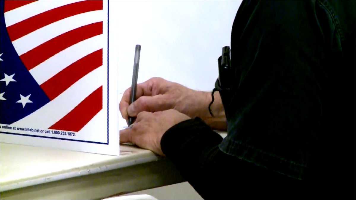 Volunteers head out to register voters before Nov. 3 election