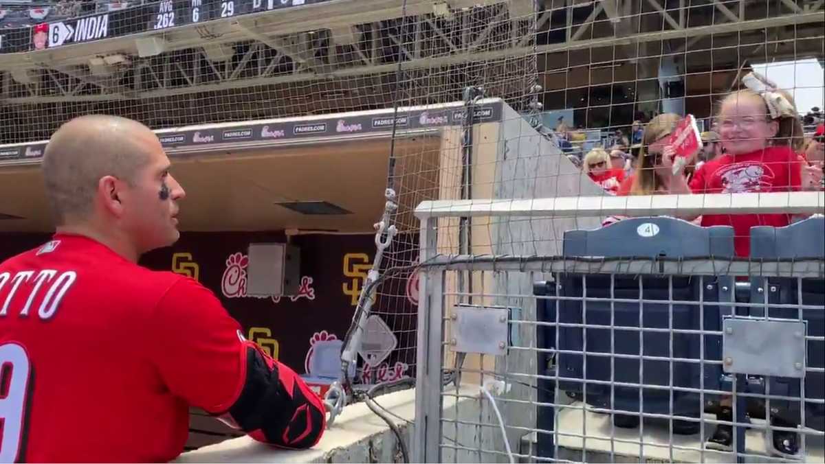 Superbubz's family gets special Joey Votto home run ball