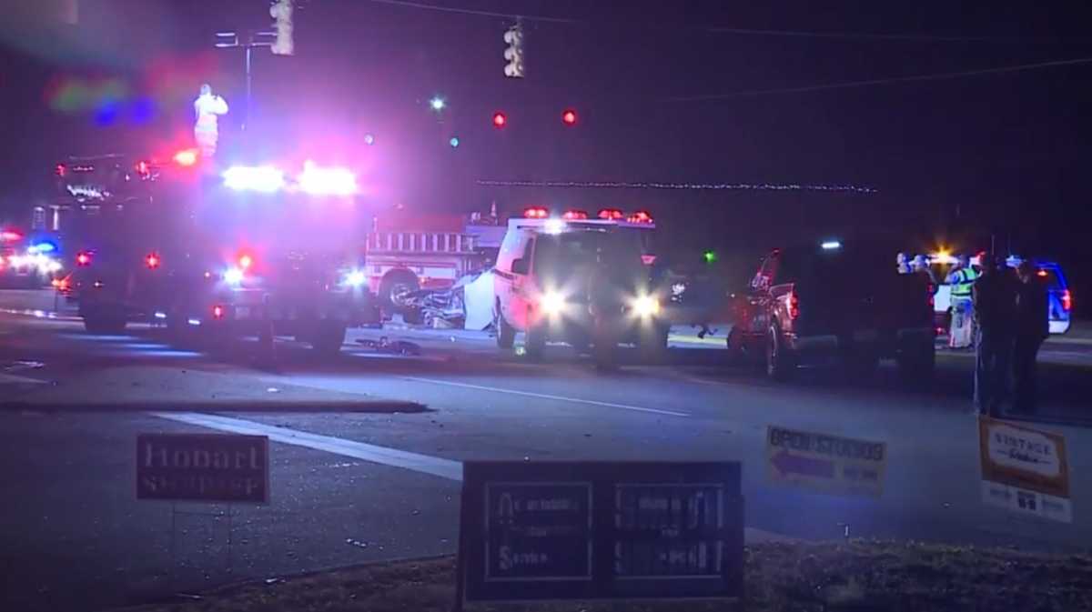 Woman killed, child injured in crash on busy Wade Hampton Boulevard, or ...