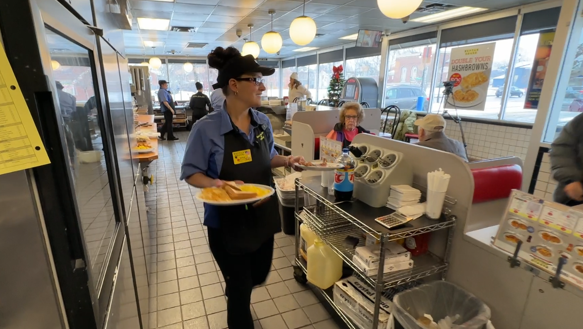 Waffle House employees' home catches fire Christmas morning, community