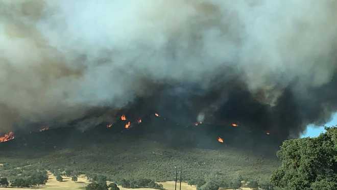 Crews battle grass fire in Calaveras County