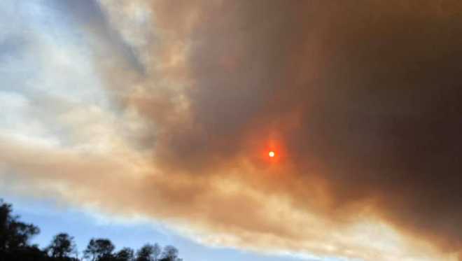 Crews battle grass fire in Calaveras County