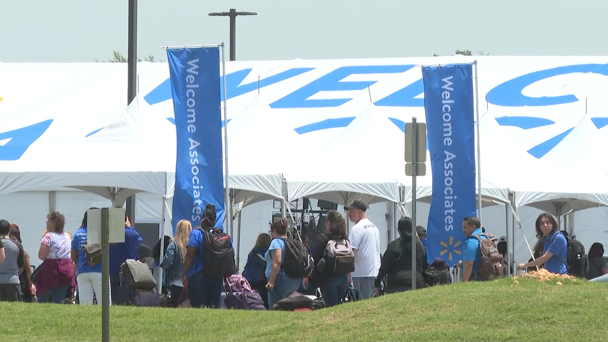 Walmart workers arrive for annual meeting