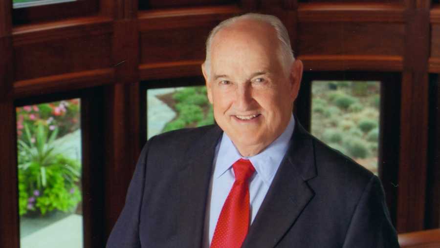 Former Kiewit CEO Walter Scott, Jr. passes away at 90