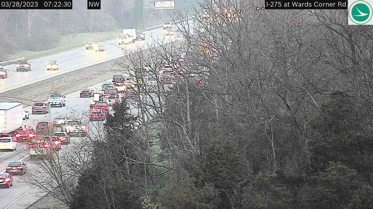 Report of a crash on I275 West at Wards Corner Road in Loveland