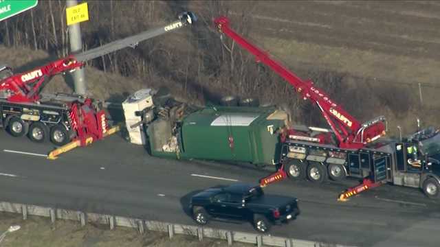 Cranes work to upright garbage truck after rollover on I-495 - Vimarsana News