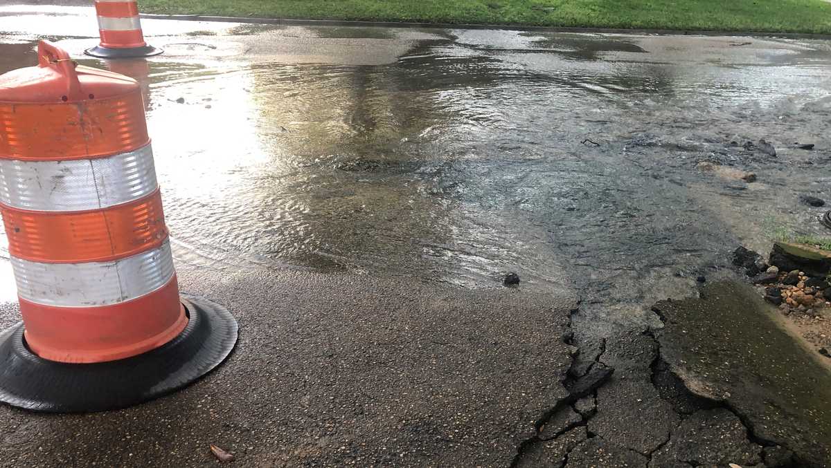 Broken water main leads to nearly flooded street