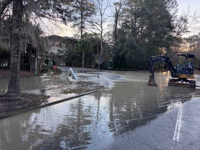 Water main break impacting traffic in Beaufort County