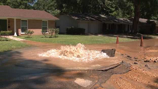 Water main break causing flooding in Jackson