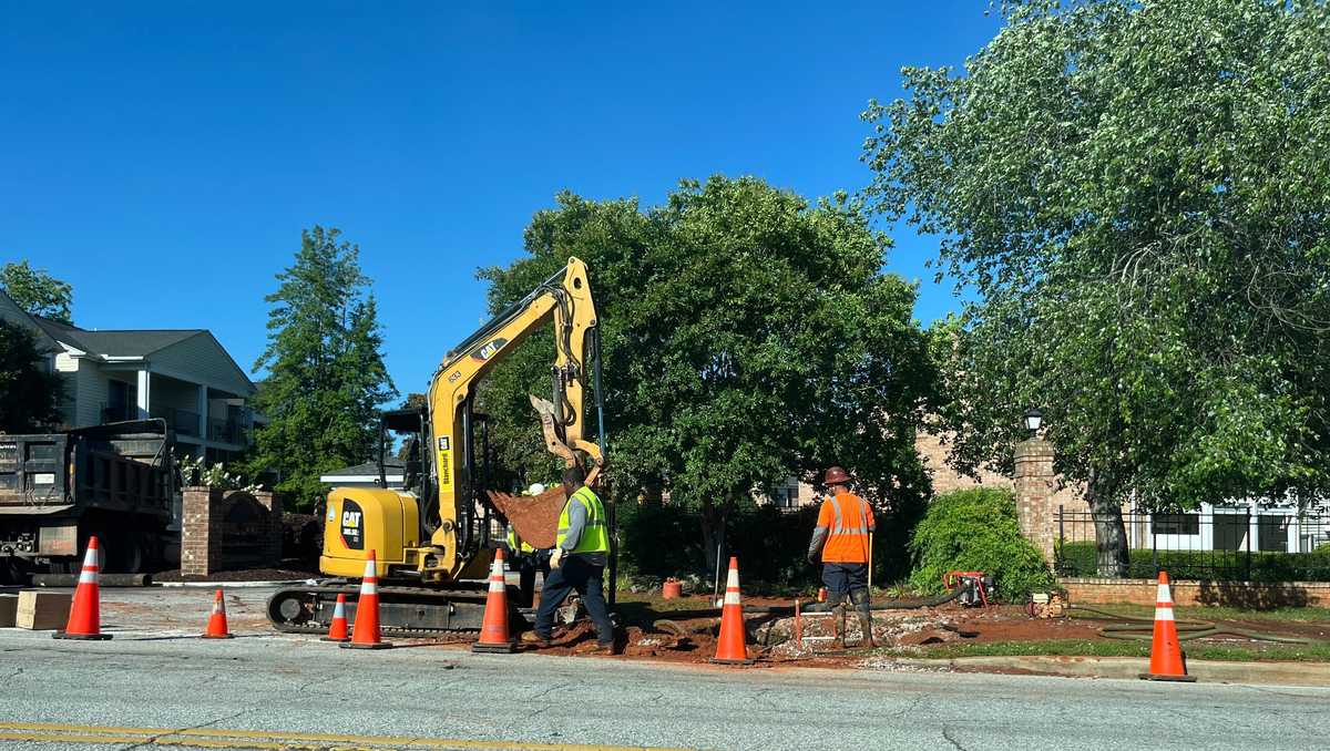 Greenville: Crews work to make repairs on water main break