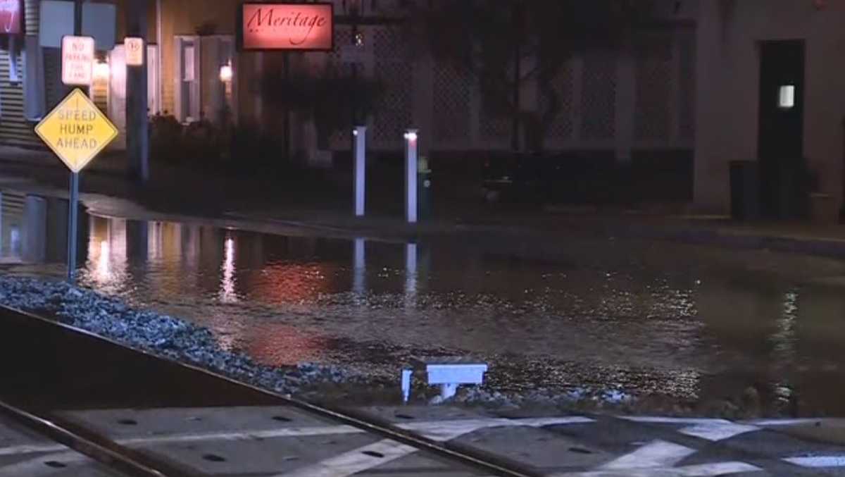 Water main break causes issues on a popular road in village of Glendale