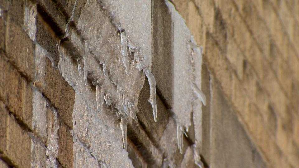 Apartment was damaged by burst pipe, resident gets help online