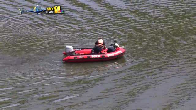 Crews to pull person from water under I-95 - Vimarsana News
