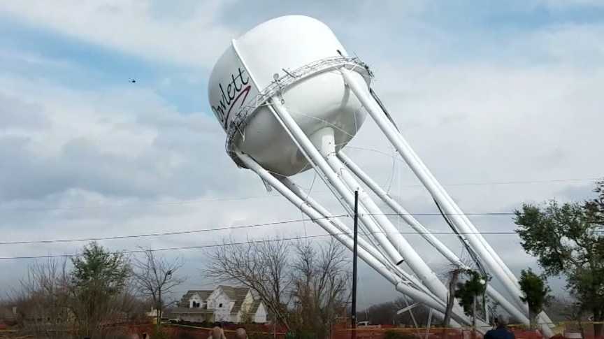 Dallas-area water tower damaged in tornado demolished