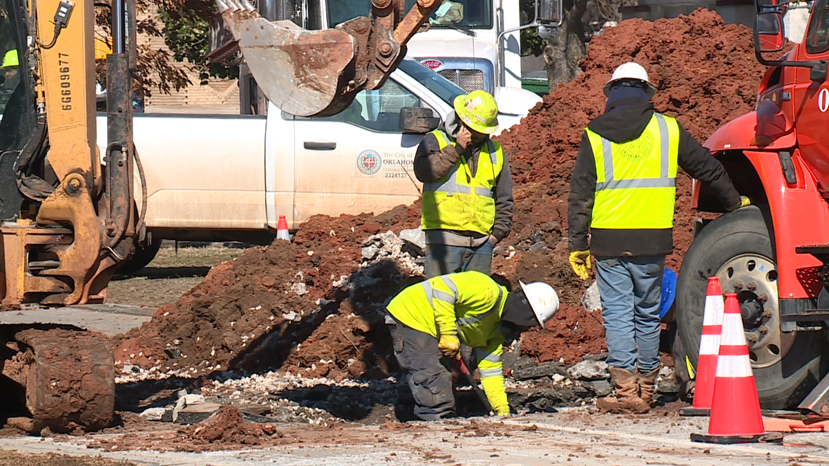 Oklahoma City crews work to repair 20-inch water main break