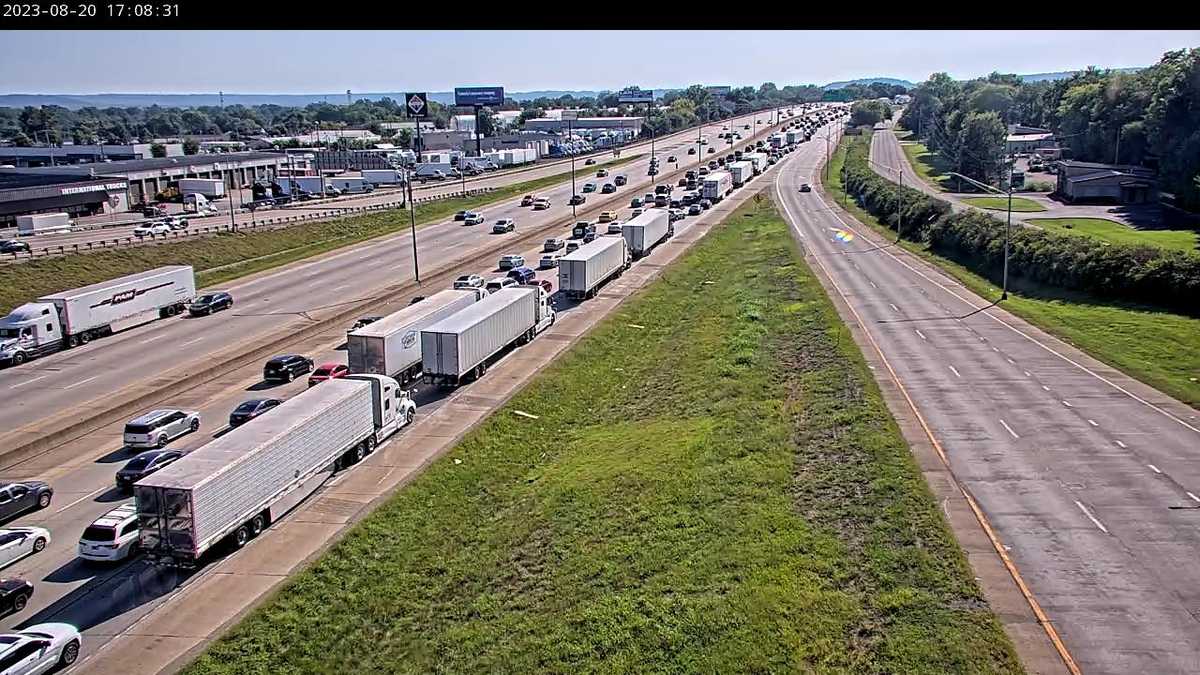 All lanes reopen after multi-car crash on Watterson Expressway