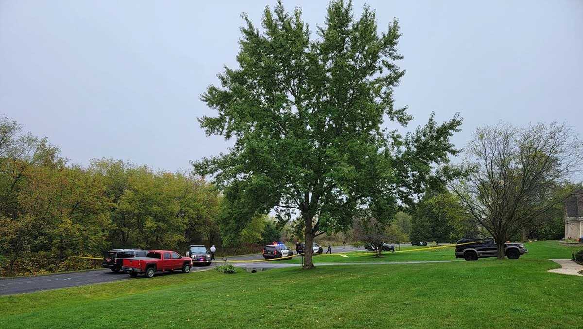 2 killed in small plane crash in village of Waukesha