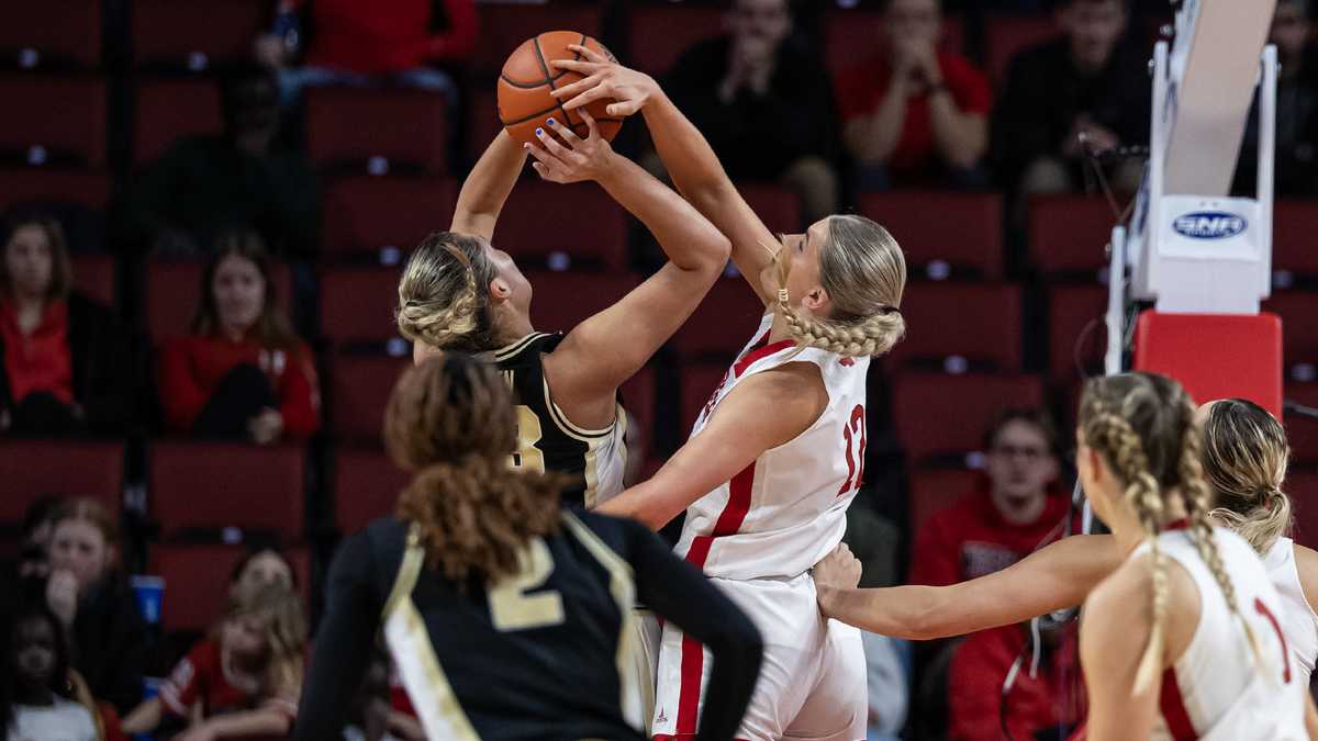 Nebraska women's basketball sees amazing play by one of their own