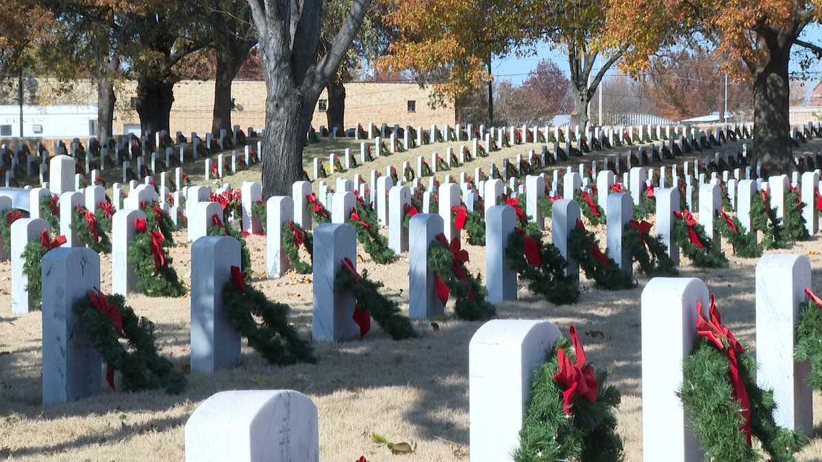 Fort Smith National Cemetery honors veterans with wreaths