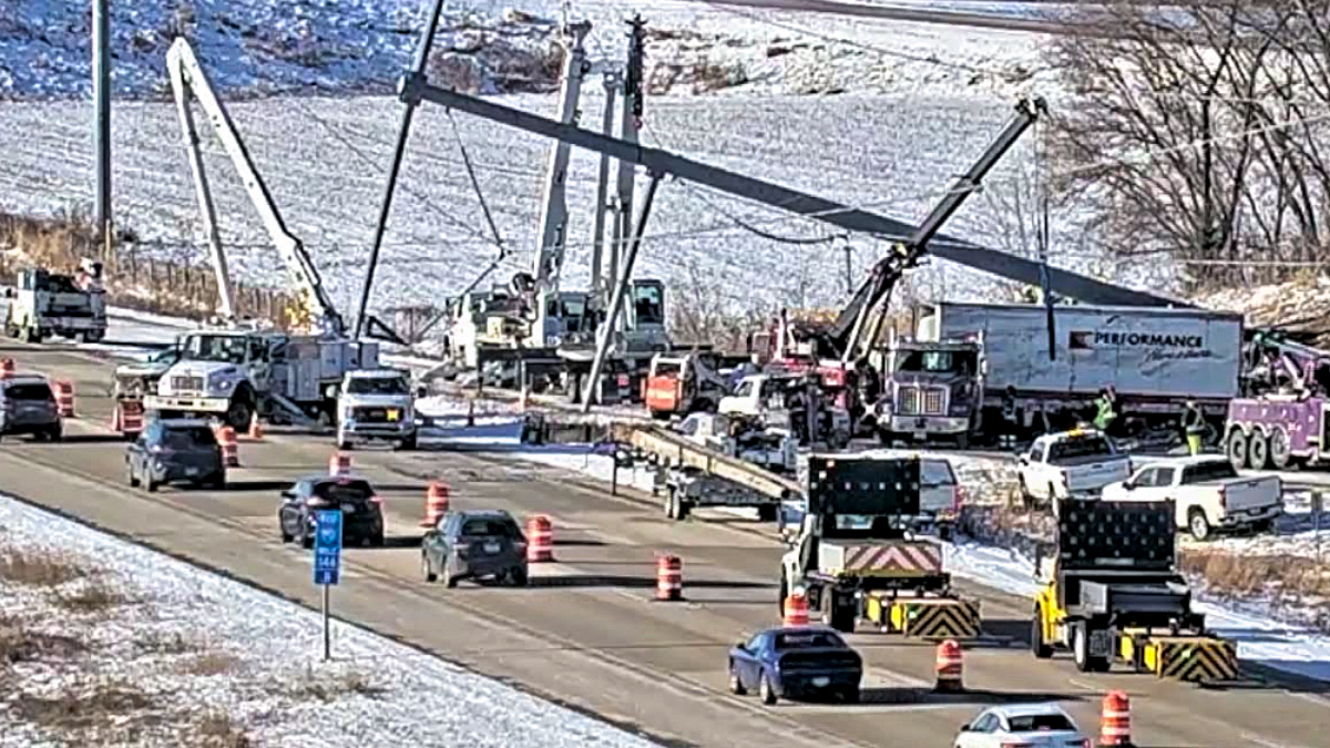 Semi slams power pole near Stoughton, causes I-39 traffic delays