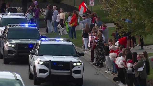 Teenager hospitalized after accidental shooting returns home to surprise welcome - Vimarsana News
