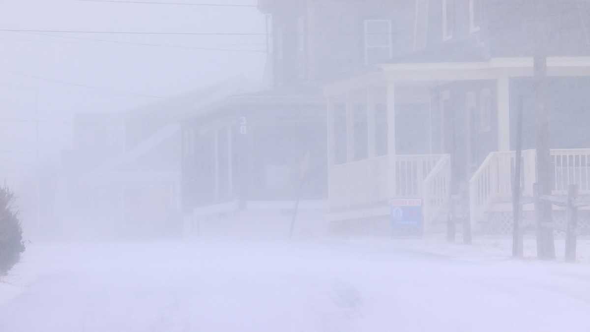 High winds, heavy snow create whiteout conditions along Maine coast