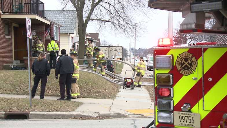 Morning fire forces residents to evacuate West Allis apartment building