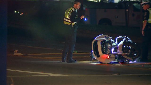 Officials: 1 dead, 1 hospitalized after overnight West Chester motorcycle crash - Vimarsana News