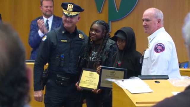 Iowa sisters receive award after icy pond rescue - Vimarsana News
