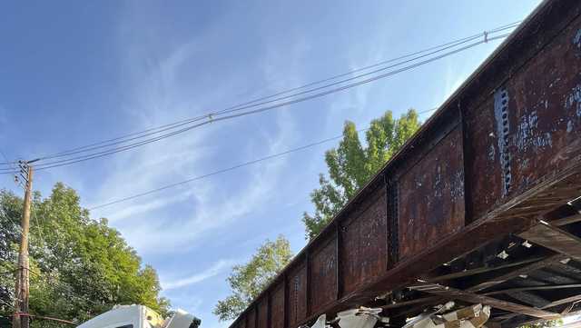 Truck hits Westbrook bridge, closing road - Vimarsana News