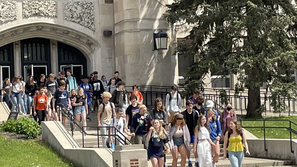 Whitefish Bay High School students stage walkout to protest gun violence